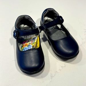 Girls size 7 navy dress shoe💕💙